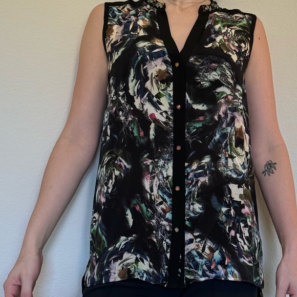 Robert Graham sleeveless Black Floral Top - Picture 6 of 8